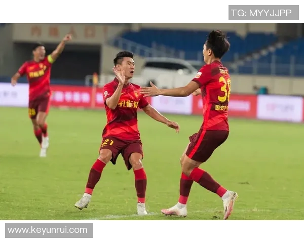 深圳足球队以96分领跑城市联赛积分榜展现强劲实力 深圳足球队以96分领跑城市联赛积分榜展现强劲实力