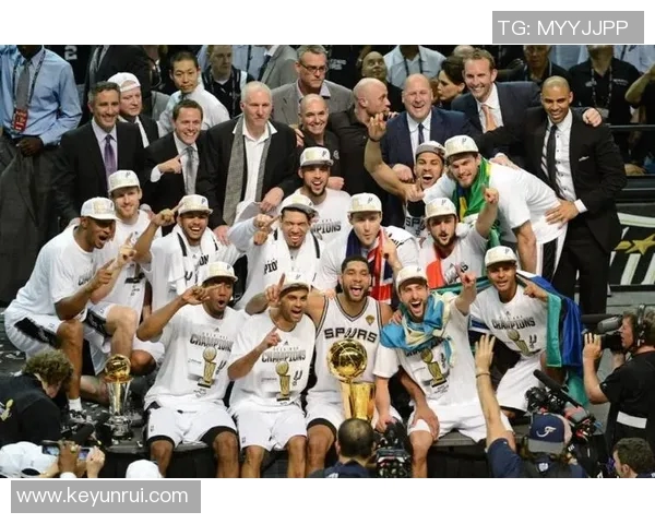 历史最佳50足球明星的传奇之路与辉煌成就回顾