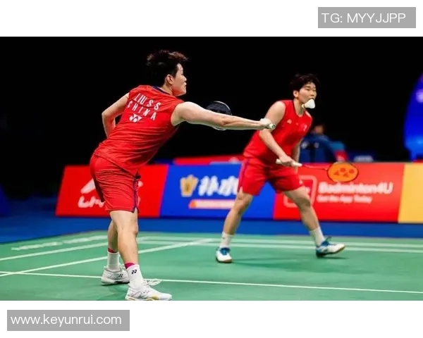 洲际杯赛中武汉羽毛球队默契配合展现团队实力与竞技风采