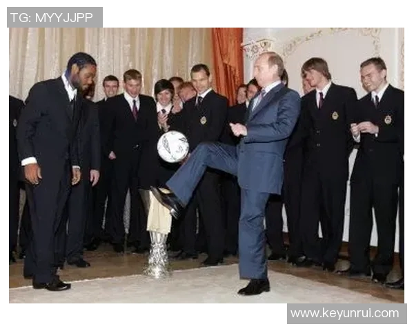 普京与足球明星亲密会面视频曝光引发热议和关注