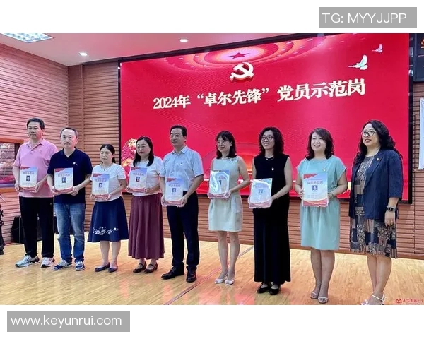 李芳谈羽毛球生涯:从初学者到世界冠军的心路历程与成长故事 李芳谈羽毛球生涯:从初学者到世界冠军的心路历程与成长故事