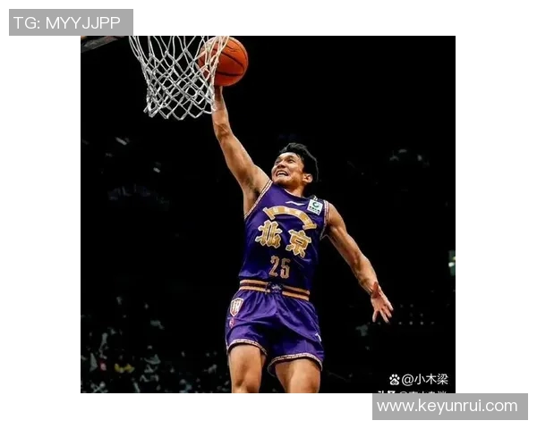 篮球明星与足球明星的激烈对抗与互怼引发的热议与争论 篮球明星与足球明星的激烈对抗与互怼引发的热议与争论